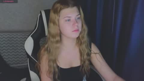 Snapshot of _kirieshka chatting on September 21, 2:32 pm Molly   Emily online show from September 21, 2:32 pm