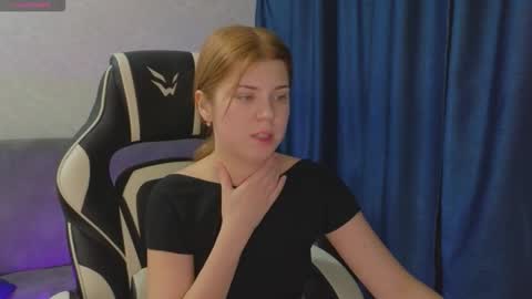 Snapshot of _kirieshka chatting on October 5, 2:24 pm Molly   Emily online show from October 5, 2:24 pm