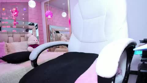 Laura online show from February 25, 1:04 pm