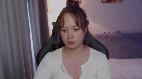 Snapshot of _lalune_ chatting on September 19, 9:24 am _lalune_ online show from September 19, 9:24 am