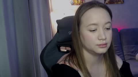 Snapshot of _lalune_ chatting on October 7, 10:22 am _lalune_ online show from October 7, 10:22 am