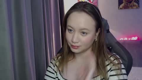 Snapshot of _lalune_ chatting on October 2, 12:20 am _lalune_ online show from October 2, 12:20 am