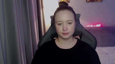 Snapshot of _lalune_ chatting on October 10, 1:06 pm _lalune_ online show from October 10, 1:06 pm
