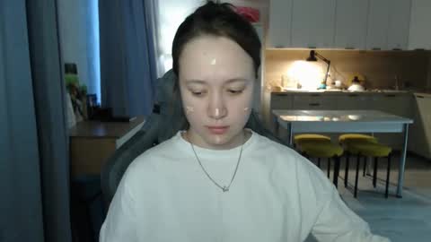 _lalune_ online show from March 2, 1:18 pm