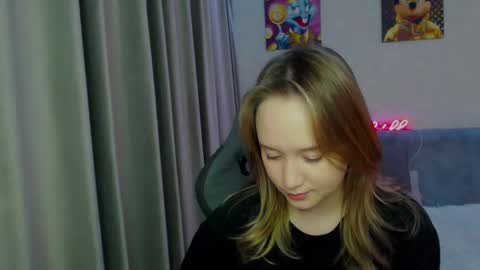 Snapshot of _lalune_ chatting on February 12, 7:02 pm _lalune_ online show from February 12, 7:02 pm