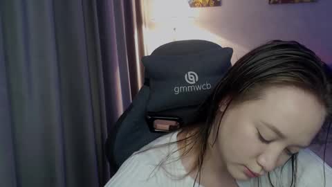 Snapshot of _lalune_ chatting on October 6, 3:02 am _lalune_ online show from October 6, 3:02 am
