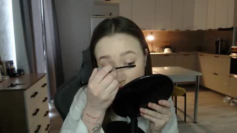 _lalune_ online show from February 4, 10:30 am