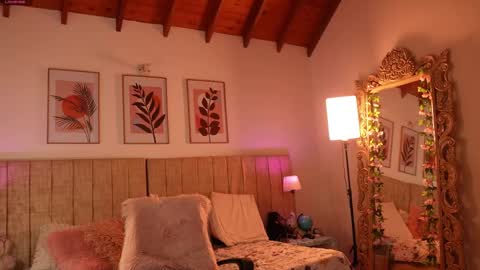 Lissana online show from February 2, 9:33 pm