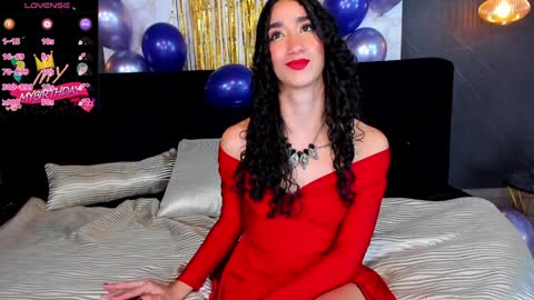 Snapshot of _luna_dupont_ chatting on February 6, 4:25 pm  Luna  online show from February 6, 4:25 pm