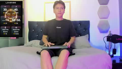 _maximo_1 online show from June 5, 1:16 pm