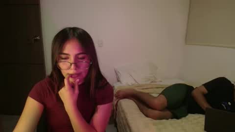 max and abby online show from May 15, 2:42 am
