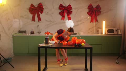 Snapshot of _meganmeow_ chatting on October 26, 9:25 pm  Saturday - start 2030-2130 GMT online show from October 26, 9:25 pm