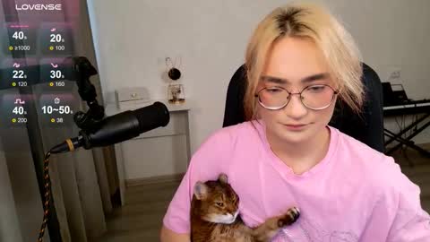 _meow_neko_ online show from January 16, 7:28 am