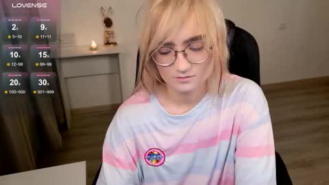 _meow_neko_ online show from December 1, 1:53 pm