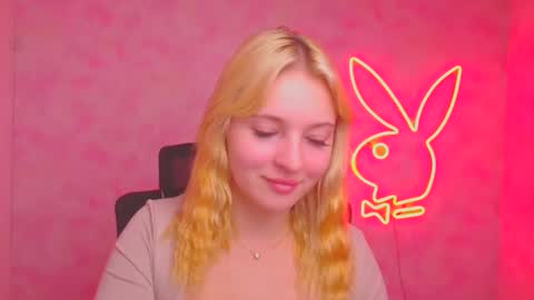 Snapshot of _mila_la_ chatting on October 23, 11:44 am Melanie online show from October 23, 11:44 am