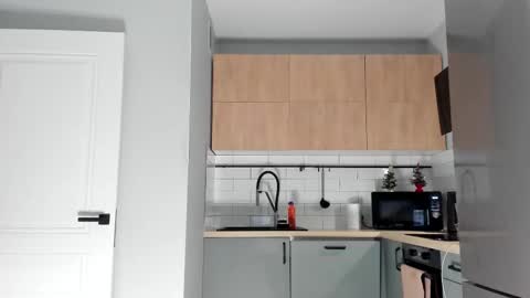 _miles19 online show from March 26, 3:17 pm