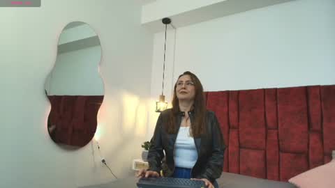 _monaliza_ online show from July 22, 1:13 pm