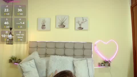 _naomi_s online show from June 9, 1:33 pm
