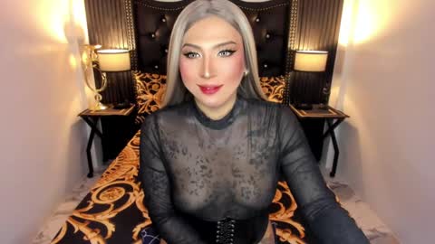 _natashacooper_ online show from May 21, 1:39 pm