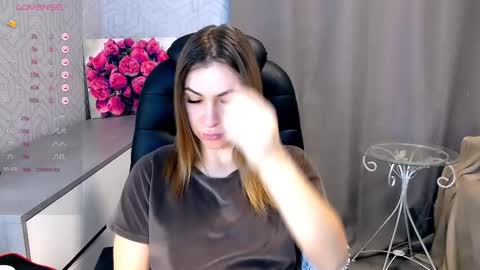 Snapshot of _naughty_megan_ chatting on February 15, 6:12 am Megan online show from February 15, 6:12 am