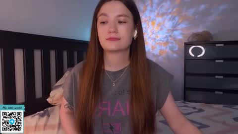 Snapshot of _nemalkovamia chatting on September 10, 1:34 pm Mia with a big heart  online show from September 10, 1:34 pm