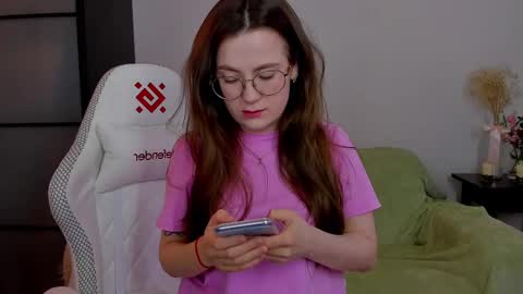Snapshot of _nemalkovamia chatting on March 2, 3:56 am Mia with a big heart  online show from March 2, 3:56 am