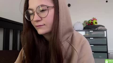 Snapshot of _nemalkovamia chatting on March 10, 3:01 am Mia with a big heart  online show from March 10, 3:01 am