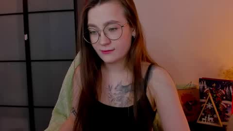 Snapshot of _nemalkovamia chatting on February 12, 3:51 am Mia with a big heart  online show from February 12, 3:51 am