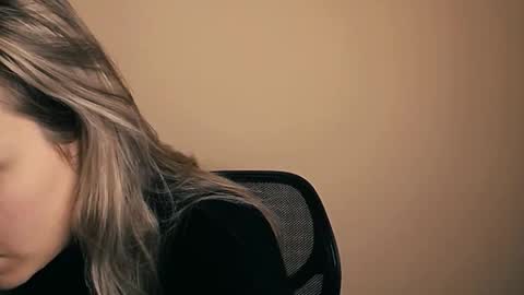 Snapshot of _nicole_new chatting on October 29, 9:11 am Nica online show from October 29, 9:11 am