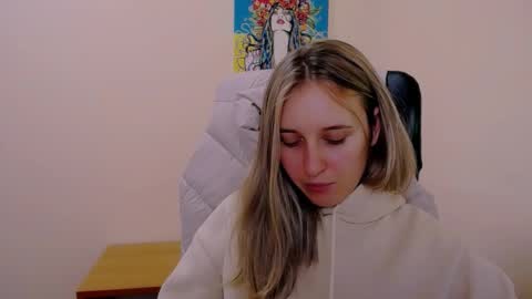 Snapshot of _nicole_new chatting on October 19, 11:48 am Nica online show from October 19, 11:48 am