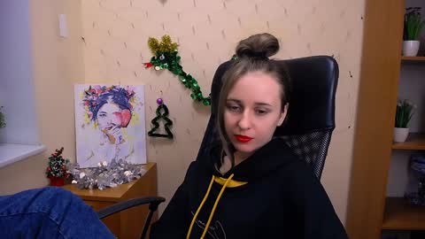 Snapshot of _nicole_new chatting on January 4, 3:28 pm Nica online show from January 4, 3:28 pm