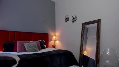 _nicoletteshea_ online show from November 26, 9:44 pm