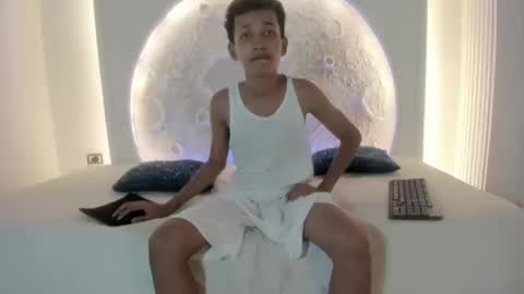 Noah online show from September 16, 8:34 pm