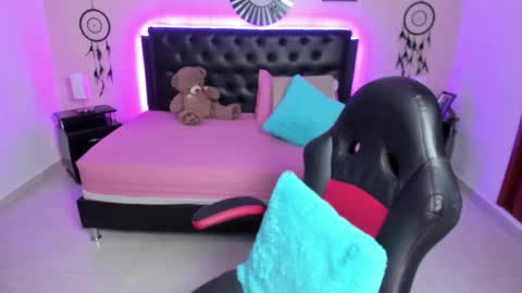 Olivia jones online show from December 2, 12:03 pm