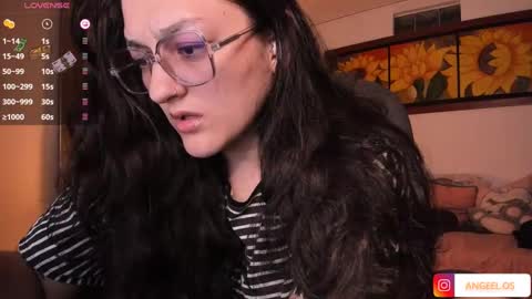 Snapshot of _peach__ chatting on March 1, 2:48 am violeta ig  online show from March 1, 2:48 am