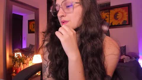 Snapshot of _peach__ chatting on September 21, 6:06 am violeta ig  online show from September 21, 6:06 am