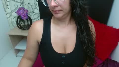 _saraximena_ online show from February 12, 6:50 am