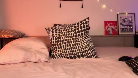 Ann online show from November 18, 6:00 pm