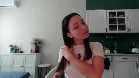 Mia online show from March 18, 10:54 am