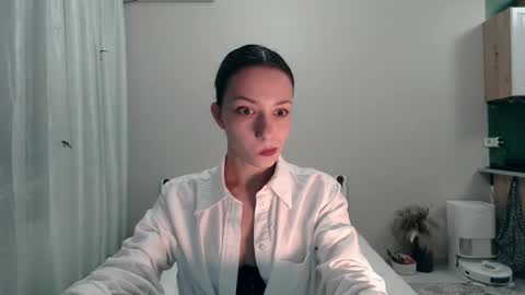 Mia online show from November 30, 7:43 pm