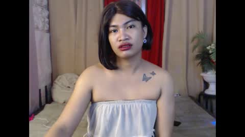 _urmorena_ online show from October 23, 7:15 pm