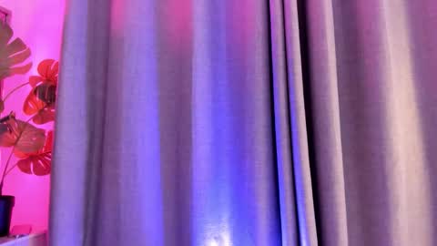 _valeria_saenz_ online show from November 4, 2:46 am