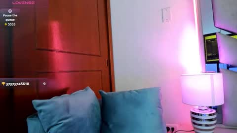 _valeria_saenz_ online show from October 22, 3:10 am