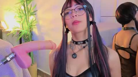 _viollettenoir_ online show from March 20, 11:10 pm