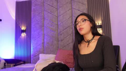 _viollettenoir_ online show from May 16, 7:34 pm