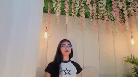 _viollettenoir_ online show from March 26, 8:36 pm