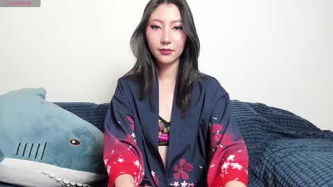 Mia online show from December 5, 3:12 pm