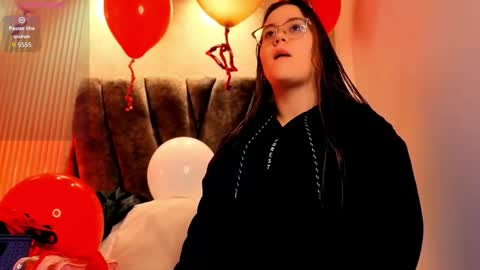 zoe online show from February 15, 12:37 pm