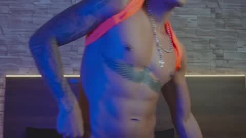 Aaron  online show from June 9, 5:51 am