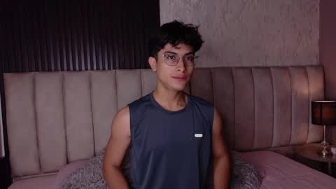 Aaron Ezequiel online show from January 6, 7:18 pm